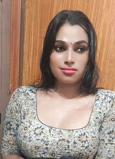 Madhavi Video Call and Real Meet - Transsexual escort in Chennai Photo 2 of 12