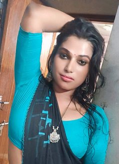 Madhavi Video Call and Real Meet - Transsexual escort in Chennai Photo 4 of 12