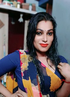 Madhavi Video Call and Real Meet - Transsexual escort in Chennai Photo 4 of 11