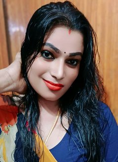 Madhavi Video Call and Real Meet - Transsexual escort in Chennai Photo 6 of 11
