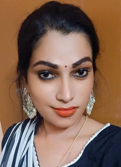 Madhavi Video Call and Real Meet - Transsexual escort in Chennai Photo 1 of 14