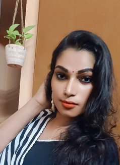 Madhavi Video Call and Real Meet - Transsexual escort in Chennai Photo 2 of 14