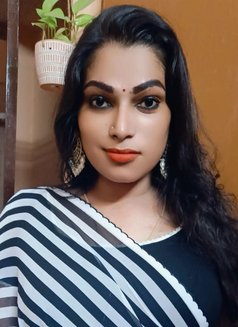 Madhavi Video Call and Real Meet - Transsexual escort in Chennai Photo 3 of 14