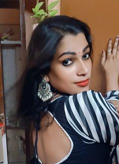 Madhavi Video Call and Real Meet - Transsexual escort in Chennai Photo 4 of 14