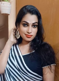 Madhavi Video Call and Real Meet - Transsexual escort in Chennai Photo 5 of 14