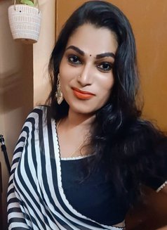 Madhavi Video Call and Real Meet - Transsexual escort in Chennai Photo 6 of 14