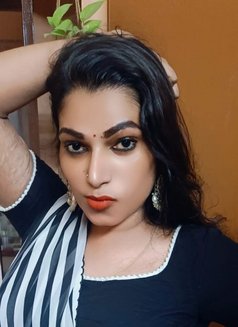 Madhavi Video Call and Real Meet - Transsexual escort in Chennai Photo 12 of 14