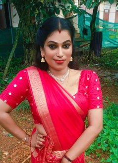 Madhavi Video Call and Real Meet - Transsexual escort in Chennai Photo 2 of 14