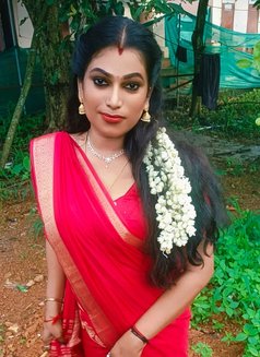 Madhavi Video Call and Real Meet - Transsexual escort in Chennai Photo 3 of 14