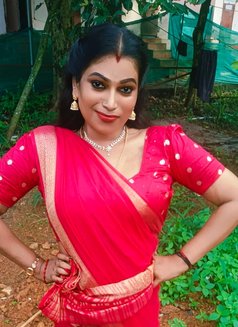 Madhavi Video Call and Real Meet - Transsexual escort in Chennai Photo 4 of 14
