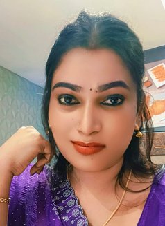 Madhavi Video Call and Real Meet - Transsexual escort in Chennai Photo 5 of 14