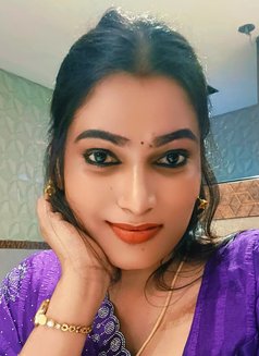 Madhavi Video Call and Real Meet - Transsexual escort in Chennai Photo 6 of 14