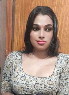 Madhavi Video Call and Real Meet - Transsexual escort in Chennai Photo 10 of 14