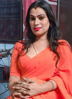 Madhavi Video Call and Real Meet - Transsexual escort in Chennai Photo 14 of 14