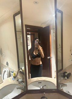 Madhu Independent Girl - escort in New Delhi Photo 4 of 5