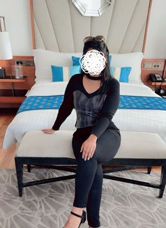 Madhu - escort in Mumbai Photo 1 of 5