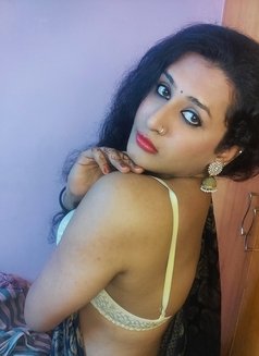 Madhu - Acompañantes transexual in Chennai Photo 2 of 4