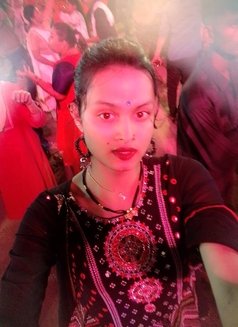 Madhu Kumari - Transsexual escort in Navi Mumbai Photo 1 of 3