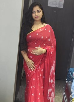 Madhu south India resident in abudhabi - puta in Abu Dhabi Photo 1 of 6