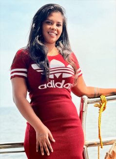 Madhu South Young Girl - puta in Abu Dhabi Photo 4 of 4