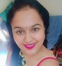 Madhurimahajan - puta in Pune Photo 1 of 2