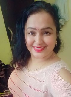 Madhurimahajan - puta in Pune Photo 2 of 2