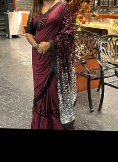 Madhuu - puta in Hyderabad Photo 1 of 1