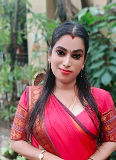 Madhvi Hot and Sexy - Transsexual escort in Chennai Photo 5 of 16