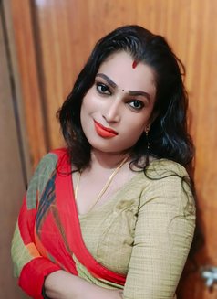 Madhvi Hot and Sexy - Transsexual escort in Chennai Photo 7 of 16
