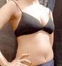 Madiha - puta in Dubai Photo 1 of 2