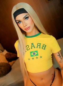 Madison Coke - Transsexual escort in Manila Photo 10 of 14