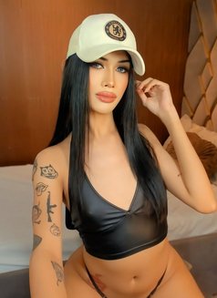 Madison Coke - Transsexual escort in Manila Photo 12 of 14