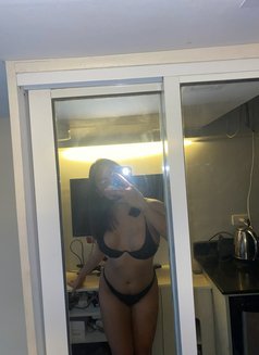 Madizon - Transsexual escort in Manila Photo 11 of 11