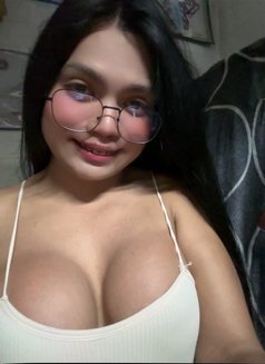 Madonna - Transsexual escort in Dubai Photo 4 of 6