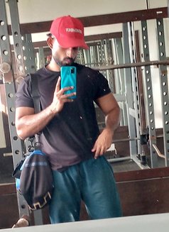 Madushan - Male escort in Colombo Photo 3 of 5