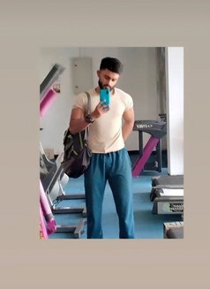 Madushan - Male escort in Colombo Photo 4 of 5