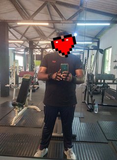 Madushan - Male companion in Colombo Photo 3 of 3