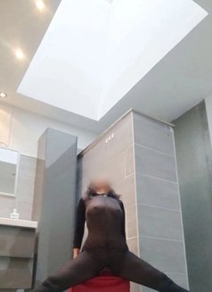 Mady - Transsexual escort in Dubai Photo 2 of 5