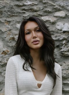 Mae Anne - escort in Zürich Photo 9 of 14