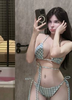 Mae - escort in Maldives Photo 3 of 4