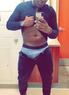 Maelor - Male adult performer in Beirut Photo 1 of 1