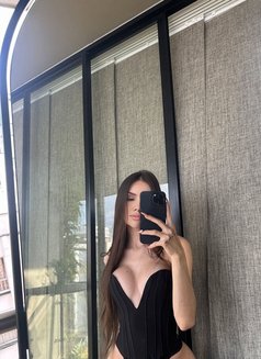 Maeve - escort in Tokyo Photo 6 of 8
