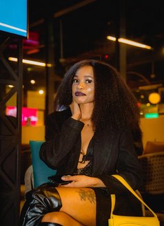 Maeya - puta in Dubai Photo 5 of 23