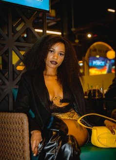 Maeya - puta in Dubai Photo 6 of 23