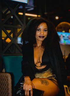 Maeya - puta in Dubai Photo 9 of 23