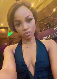 Maeya - puta in Dubai Photo 14 of 23