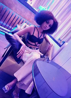 Maeya - puta in Dubai Photo 21 of 23