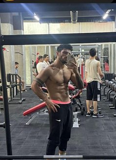 Maga - Acompañantes masculino in Dubai Photo 2 of 3