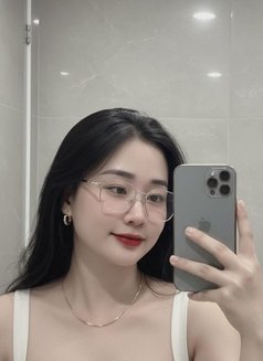 Maggie - escort in Cairo Photo 3 of 4