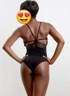 Maggie - masseuse in Nairobi Photo 1 of 4